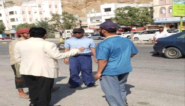 مدير اتصالات ساحل حضرموت يتفقد أعمال تحديث الشبكة في 40 شقة بالمكلا