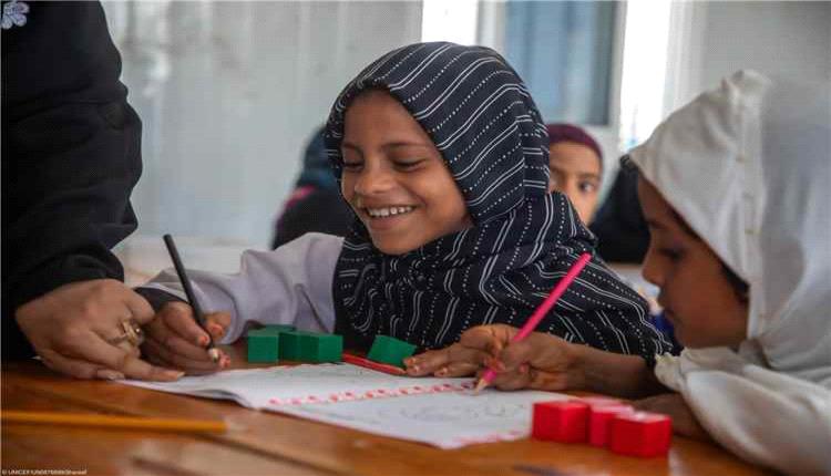 مؤسسة تعليمية تحذر من انقطاع آلاف الأطفال النازحين عن الدراسة في تعز