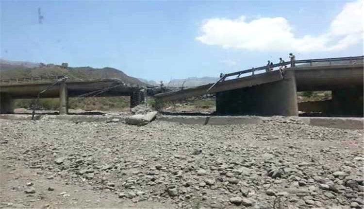 غارات جوية تستهدف جسراً استراتيجياً لإمدادات الحوثيين في إب