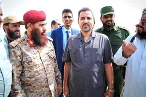 محافظ لحج يدعو لتوحيد الجبهات وتعزيز التنسيق العسكري لمواجهة مليشيا الحوثيين
