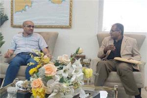 مدير عام المعلا يبحث مع شركة موانئ عدن معالجة مسارات تصريف مياه الأمطار