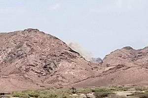 مليشيا الحوثي تقصف منطقة رأس العارة بنحو 8 صواريخ باليستية 