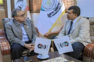 رئيس جامعة عدن يطلع على انتظام الدراسة في كلية طب الأسنان