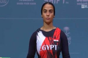 سقوط مفاجئ للاعبة مصرية خلال منافسات رفع الأثقال بإيطاليا
