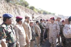 وزير الدفاع يتفقد جبهة الضالع بالتزامن مع تصاعد المواجهات
