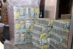 مليشيا الحوثي تصادر أكثر من 60 مليار ريال من العملة الجديدة بالساحل الغربي