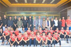 محافظ عدن يلتقي بعثة المنتخب الوطني ويطلع على استعداداته لخليجي 27