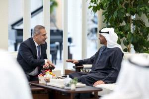 محمد بن زايد يبحث مع وزير الخارجية التركي التعاون والتطورات الإقليمية