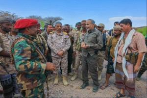 الصبيحي يتفقد جبهتي باب المندب وطور الباحة ويشدد على رفع الجاهزية