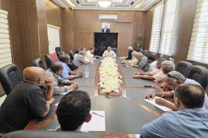 وزير الخدمة المدنية يناقش ملف العلاوات وخطط تطوير العمل الإداري بعدن