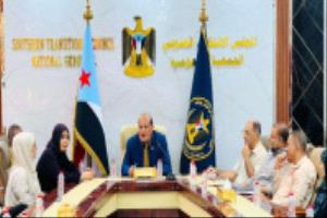هرهرة يفتح مع شباب عدن ملف الأزمات المعيشية وفرص العمل