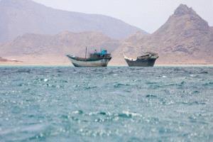 بلاغ بحري عن زورق مجهول يقترب من سفينة قبالة سواحل المكلا