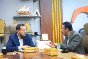 محافظ عدن يناقش مع هيئة الأراضي تنظيم ملف أملاك الدولة