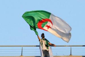 الجزائر تدين استهداف المدن السعودية وتطالب بوقف التصعيد
