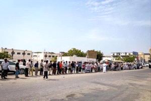 وقفة احتجاجية بجامعة حضرموت للمطالبة بتحسين أوضاع الأكاديميين والطلاب