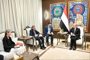 العليمي للاتحاد الأوروبي: لن نسمح بتحويل باب المندب إلى هرمز آخر أو اليمن إلى منصة ابتزاز إيرانية
