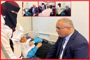 وزير التربية يتفقد الطلاب الأيتام المصابين في حادث سير بعدن