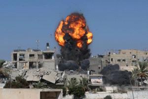 استشهاد عائلة من 4 أشخاص بينهم طفلتان في قصف إسرائيلي بشمال غزة
