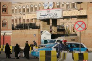 رفض نقل ضباط أمن سابقين إلى الساحل الغربي