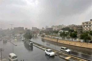 الأرصاد يحذر من أمطار غزيرة وعواصف رعدية في عدة مناطق يمنية