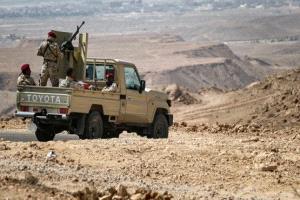 الطيران الحربي اليمني يستهدف تجمعات حوثية في جبهة الضباب بتعز
