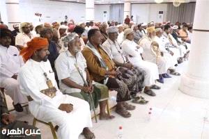 شيوخ ووجهاء المهرة يدينون محاولة استهداف مكة ويؤكدون وقوفهم إلى جانب السعودية