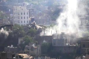 مليشيا الحوثي تقصف مناطق سكنية بريف تعز وتدفع بتعزيزات عسكرية باتجاه عدد من الجبهات